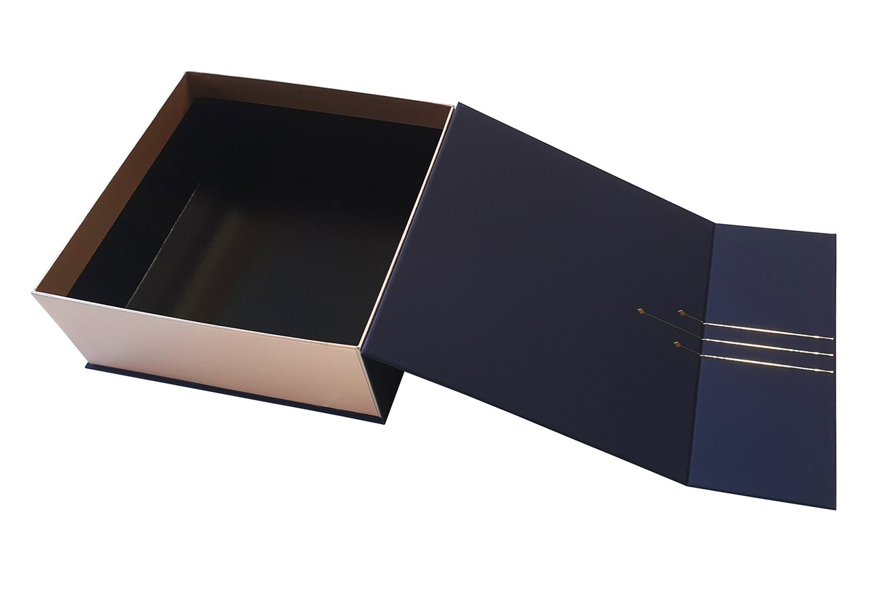 Pudełko typu rigid box zamykane na magnesy