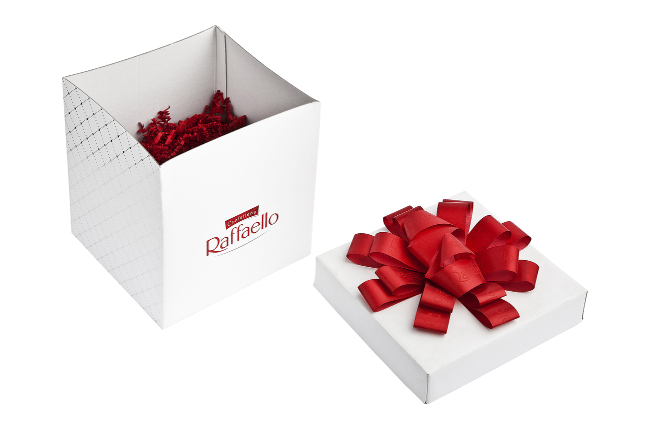 Kaszerowane pudełko z mikrofali z kokardą