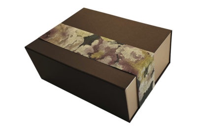 Oklejane pudełko magnetyczne z ozdobną owijką