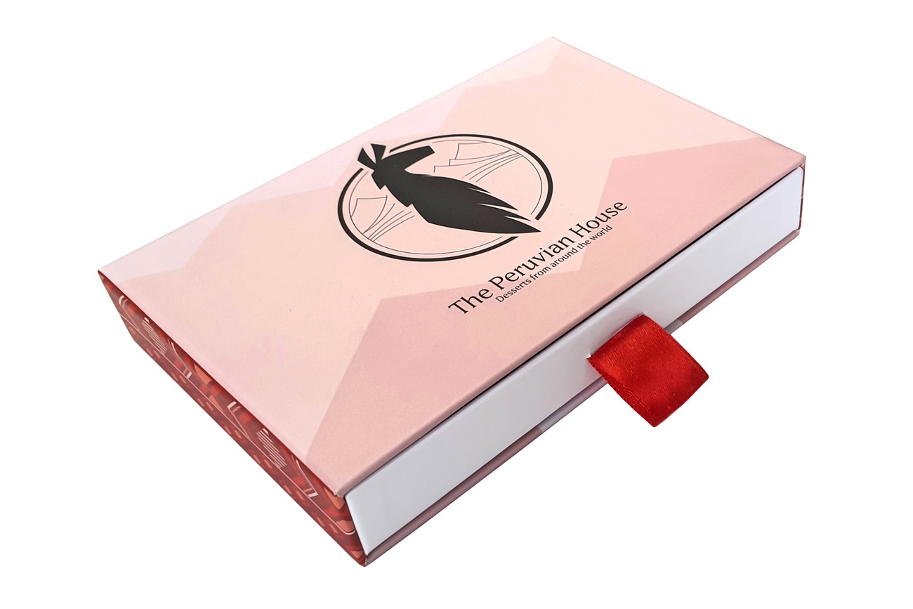 Pudełko wysuwane z tasiemką